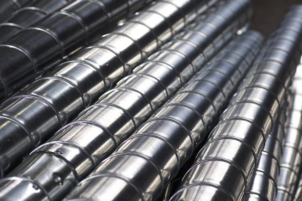 Çeşitli havalandırma sistemleri için galvanizli sacdan yapılmış elemanlar ve parçalar