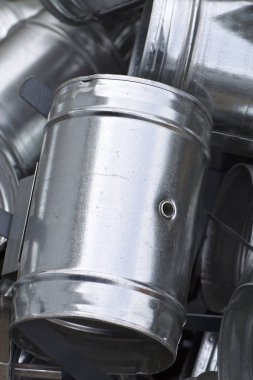 Çeşitli havalandırma sistemleri için galvanizli sacdan yapılmış elemanlar ve parçalar