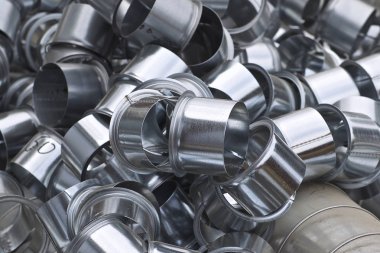 Çeşitli havalandırma sistemleri için galvanizli sacdan yapılmış elemanlar ve parçalar