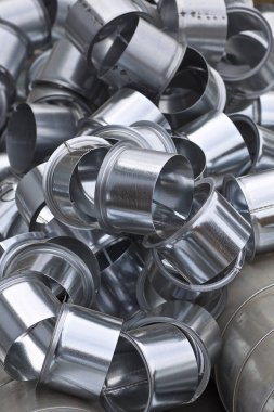 Çeşitli havalandırma sistemleri için galvanizli sacdan yapılmış elemanlar ve parçalar