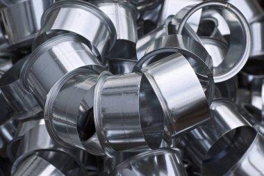 Çeşitli havalandırma sistemleri için galvanizli sacdan yapılmış elemanlar ve parçalar