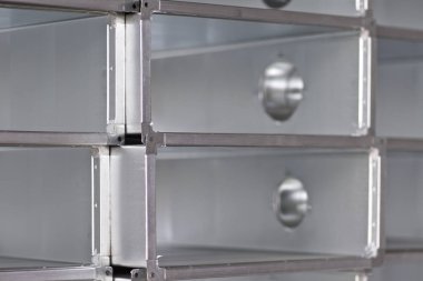 Çeşitli havalandırma sistemleri için galvanizli sacdan yapılmış elemanlar ve parçalar