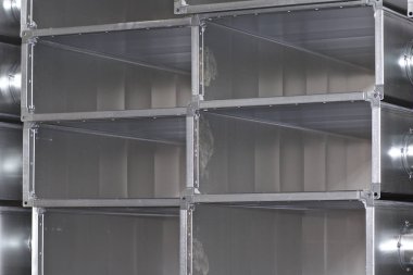 Çeşitli havalandırma sistemleri için galvanizli sacdan yapılmış elemanlar ve parçalar