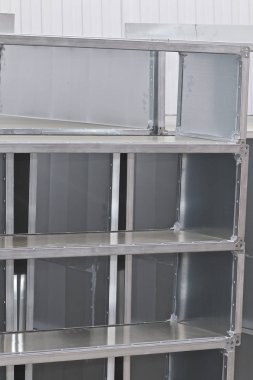 Çeşitli havalandırma sistemleri için galvanizli sacdan yapılmış elemanlar ve parçalar