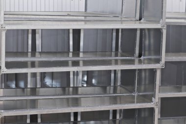 Çeşitli havalandırma sistemleri için galvanizli sacdan yapılmış elemanlar ve parçalar