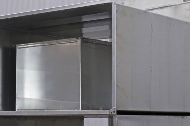 Çeşitli havalandırma sistemleri için galvanizli sacdan yapılmış elemanlar ve parçalar