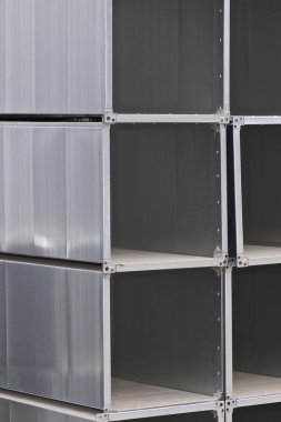 Çeşitli havalandırma sistemleri için galvanizli sacdan yapılmış elemanlar ve parçalar