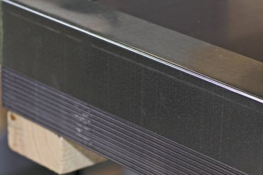 Metal ürünler deposunda ambalajlarda galvanizsac