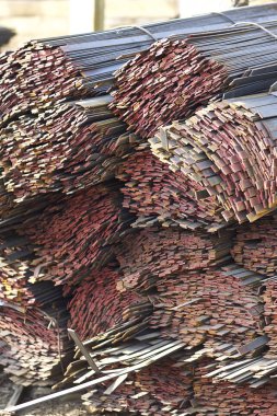 Metal profil şerit metal ürünlerin depodaki paketlerinde