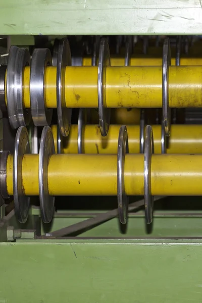 Rouleaux pour profilage dans la machine de laminage de tôles galvanisées — Photo