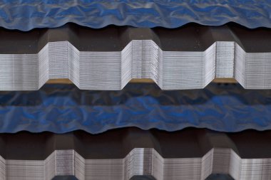 Metal ürünlerin deposunda ambalajlarda polimer kaplamalı profilli galvanizli levha