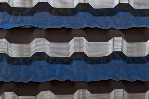 Metal ürünlerin deposunda ambalajlarda polimer kaplamalı profilli galvanizli levha