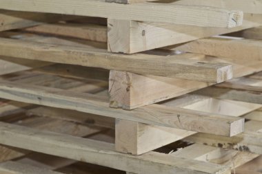 Yük yükleme ve boşaltma için ahşap palet elemanları
