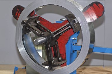 Tambur üzerinde bir rulo ince galvanizli metal bant