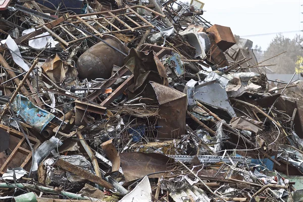 Scrap metal and waste of ferrous metals — Stock Photo, Image