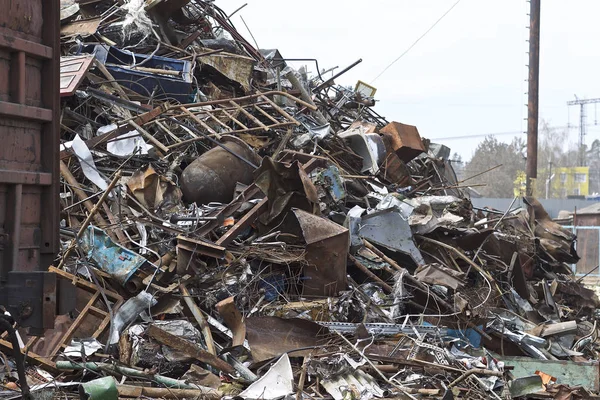 Odpadní kov a odpad ze železných kovů — Stock fotografie