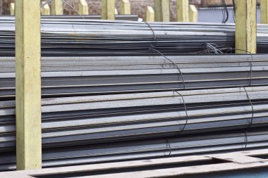 Metal profiller farklı türde metal ürünler depoda bulunan