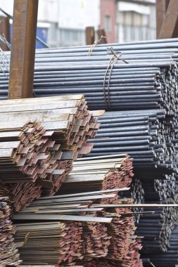 Metal profiller farklı türde metal ürünler depoda bulunan