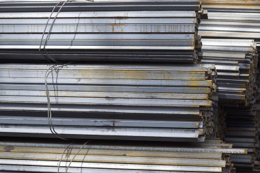 Metal profiller farklı türde metal ürünler depoda bulunan