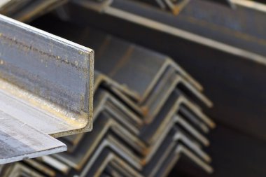 Metal profiller farklı türde metal ürünler depoda bulunan