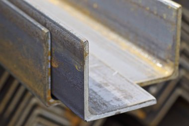 Metal profiller farklı türde metal ürünler depoda bulunan