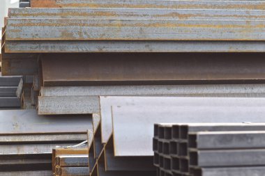 Metal profiller farklı türde metal ürünler depoda bulunan