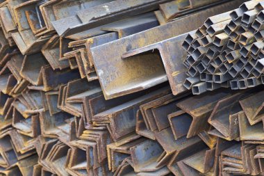 Metal profiller farklı türde metal ürünler depoda bulunan