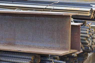 Metal profiller farklı türde metal ürünler depoda bulunan