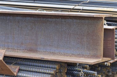 Metal profiller farklı türde metal ürünler depoda bulunan