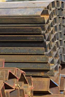 Metal profiller farklı türde metal ürünler depoda bulunan