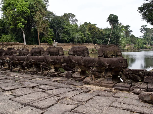 Építészet, a régi templom komplex Angkor, Siem Reap — Stock Fotó