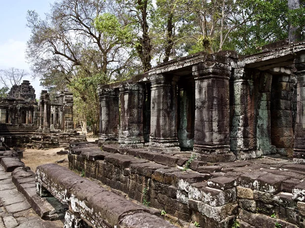 Arquitectura del antiguo complejo del templo Angkor, Siem Reap — Foto de Stock