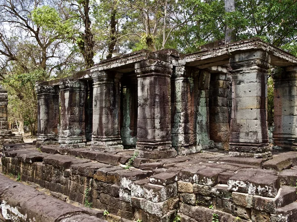 Arkitekturen av forntida tempel komplex Angkor, Siem Reap — Stockfoto