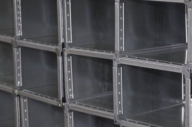 Çeşitli havalandırma sistemleri için galvanizli sacdan yapılmış elemanlar ve parçalar