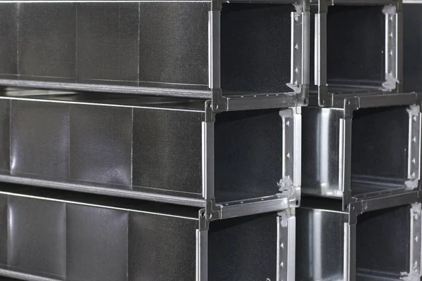 Çeşitli havalandırma sistemleri için galvanizli sacdan yapılmış elemanlar ve parçalar