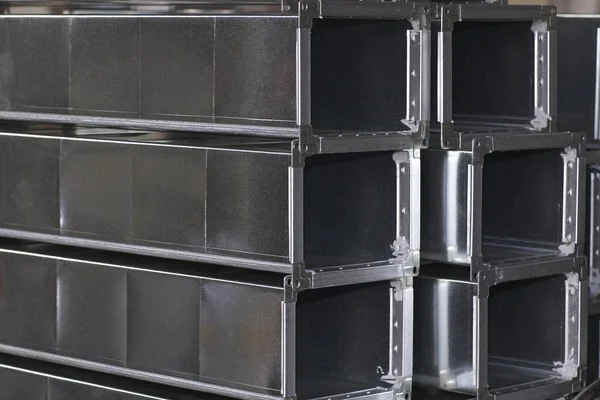 Elementos y piezas de chapa galvanizada para diversos sistemas de ventilación — Foto de Stock