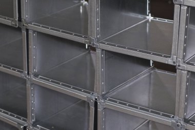 Çeşitli havalandırma sistemleri için galvanizli sacdan yapılmış elemanlar ve parçalar