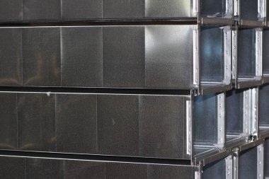 Çeşitli havalandırma sistemleri için galvanizli sacdan yapılmış elemanlar ve parçalar