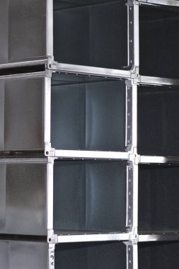 Çeşitli havalandırma sistemleri için galvanizli sacdan yapılmış elemanlar ve parçalar