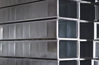 Çeşitli havalandırma sistemleri için galvanizli sacdan yapılmış elemanlar ve parçalar