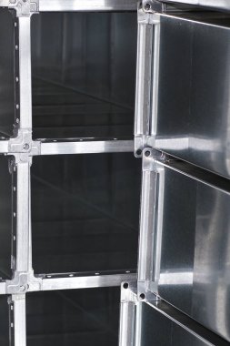 Çeşitli havalandırma sistemleri için galvanizli sacdan yapılmış elemanlar ve parçalar