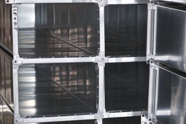 Çeşitli havalandırma sistemleri için galvanizli sacdan yapılmış elemanlar ve parçalar