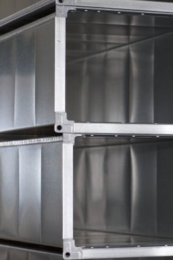 Çeşitli havalandırma sistemleri için galvanizli sacdan yapılmış elemanlar ve parçalar