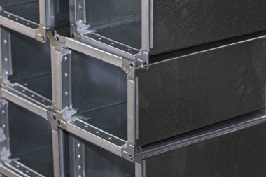 Çeşitli havalandırma sistemleri için galvanizli sacdan yapılmış elemanlar ve parçalar