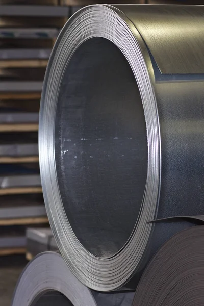 Rotoli di acciaio zincato laminato a freddo in magazzino — Foto Stock