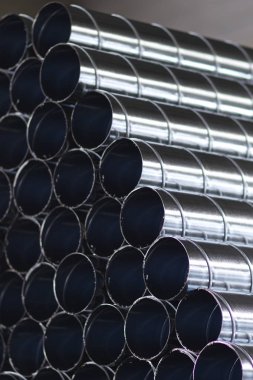 Çeşitli havalandırma sistemleri için galvanizli sacdan yapılmış elemanlar ve parçalar