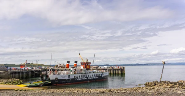 ラーグス スコットランド イギリス 2018 スコットランドの西海岸で車のラーグス フェリー Loch Linnhe スコットランドの記録破りの暑い夏の天候のための訪問者のレコード番号が発生して — ストック写真