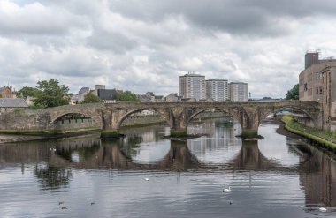 Historic Old Bridge Ayr nehir Ayr akar İskoçya'da.