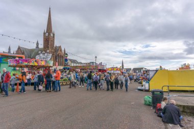 Largs, İskoçya, İngiltere - Eylül 2018: Yıllık yemek festivali zevk Largs ziyaretçilere çok gerekli Turizm İskoç kasabaya getiren Viking Festivali ile birlikte düzenlenen.