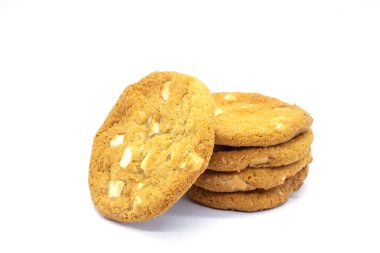 Beş ev pişmiş Chocolate Chip beyaz bir arka plan üzerinde izole Cookies. Baker veya pudra için iyi bir görüntü.